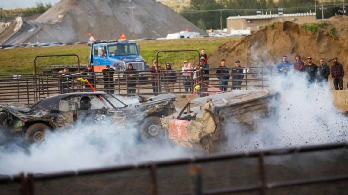 VIDEO/ Makina e garave merr turmën e spektatorëve përpara pas përplasjes në pistë, të paktën 9 të plagosur! Pamjet tronditëse të aksidentit