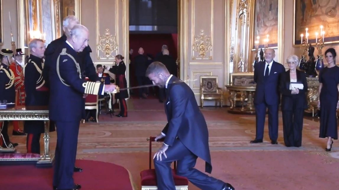 VIDEO/ Mbreti Charles III nderon ish-futbollistin David Beckham me titullin “Kalorës”