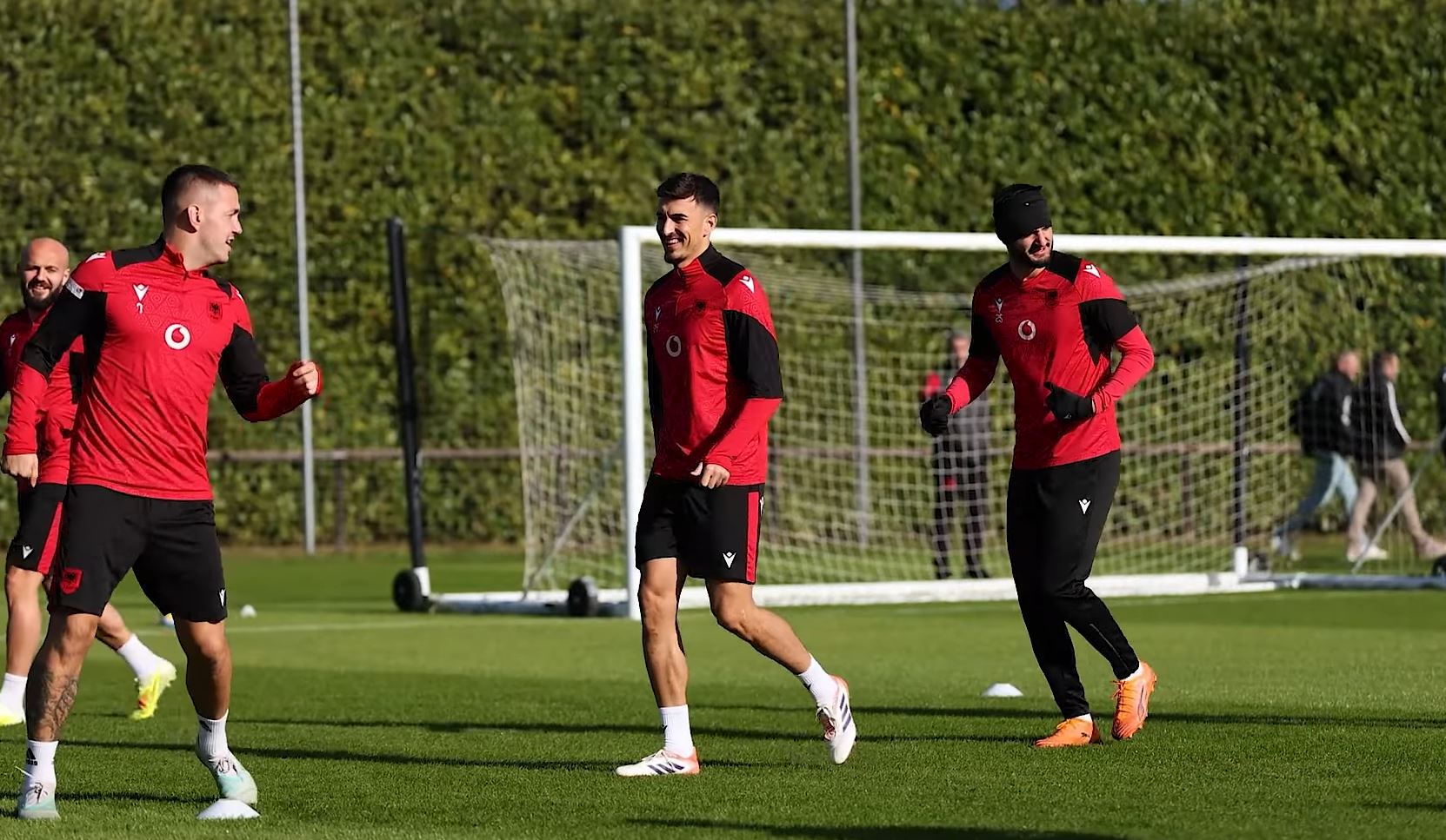 Plotësohet grupi në Spanjë, kuqezinjtë vijojnë përgatitjet para nisjes për në Andorra