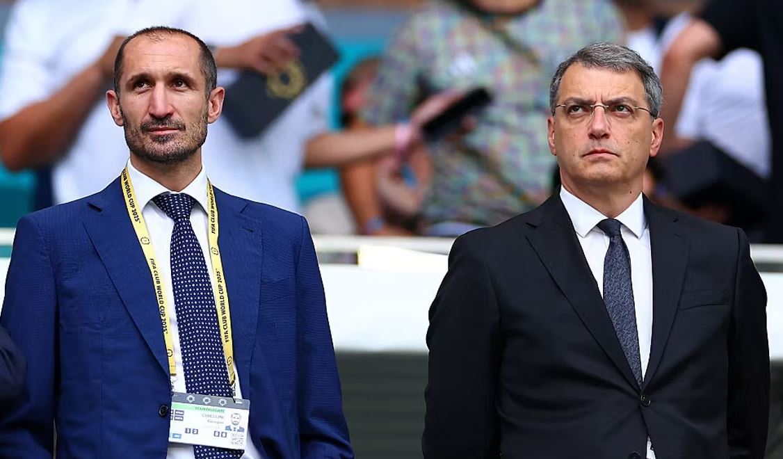 Komoli dhe Kielini “çajnë” dëborën për Juventusin, nisen drejt Bodos me… makinë