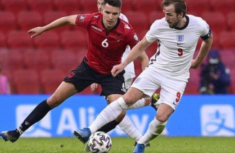 Erdhi në Shqipëri dhe nxori kartonin e kuq për Kukësin në finale, gjyqtarit italian i besohet Shqipëri-Angli