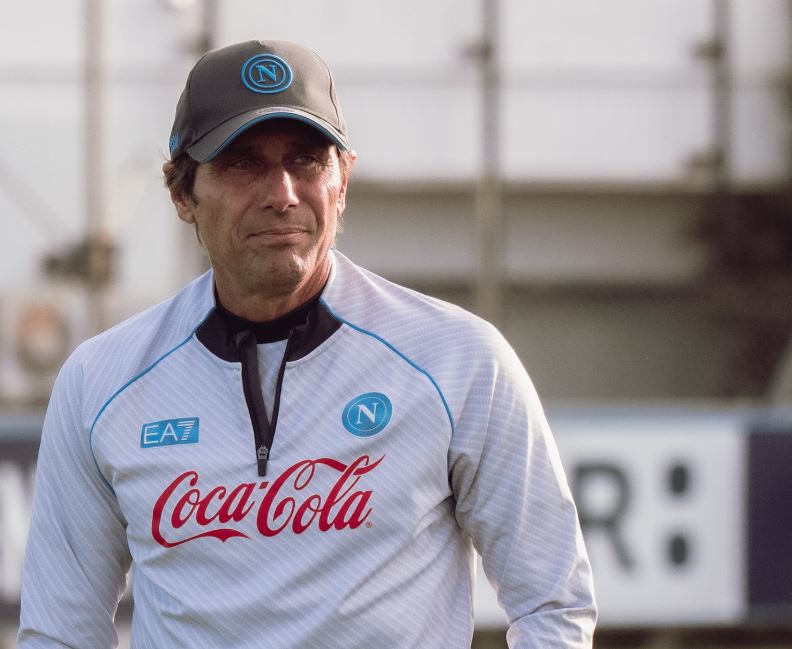 Konte rikthehet në stërvitje, por nuk ka ndërmend të bëjë kompromise te Napoli