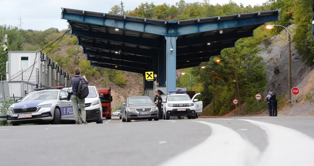 Kosova arreston një efektiv të Policisë së Serbisë në kufi, kishte mbushur makinën me armatime dhe shuma parash! Ja për çfarë dyshohet