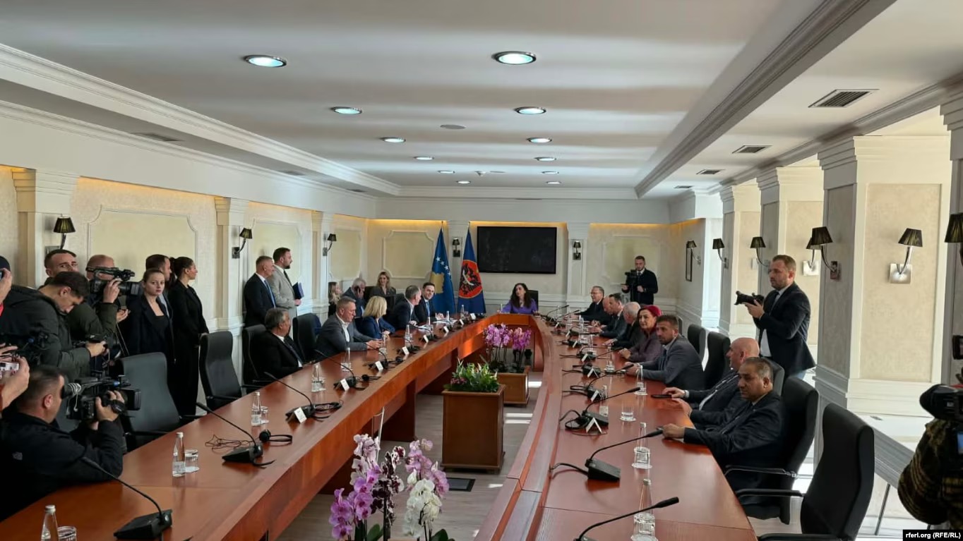 Vjosa Osmani shpërndan Kuvendin, pritet shpallja e zgjedhjeve paralamentare në Kosovë