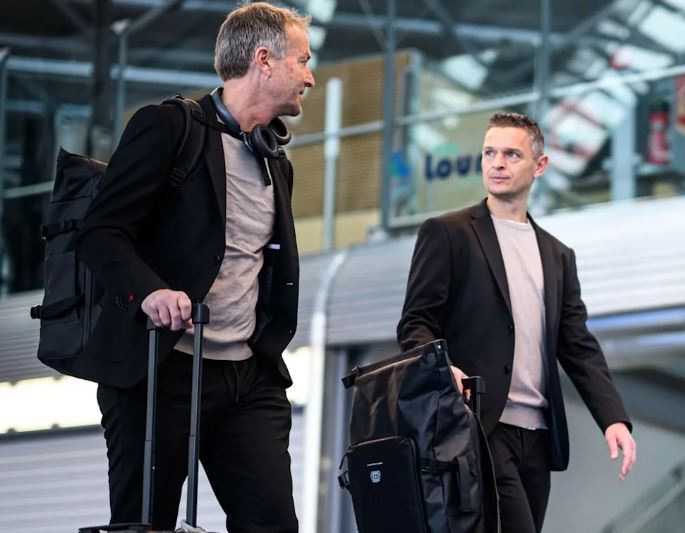 Peripeci për ekipin gjerman, skuadra bllokohet dy orë në avion para udhëtimit drejt Anglisë për duelin e Champions