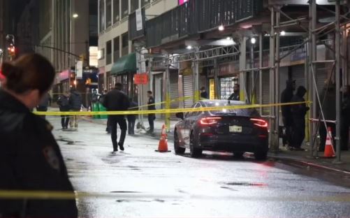 VIDEO+FOTO/ Atentat në qendër të Manhatanit lojtarit të njohur të NFL, po lufton me vdekjen në spital! Policia publikon pamjet e autorit, mister motivet