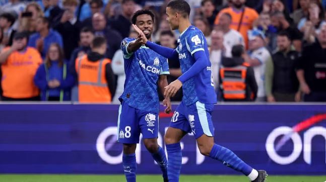 VIDEO/ Marseja “rrëmben” kreun e Ligës 1 në Francë, dhëndri shqiptar feston me… shqiponjë