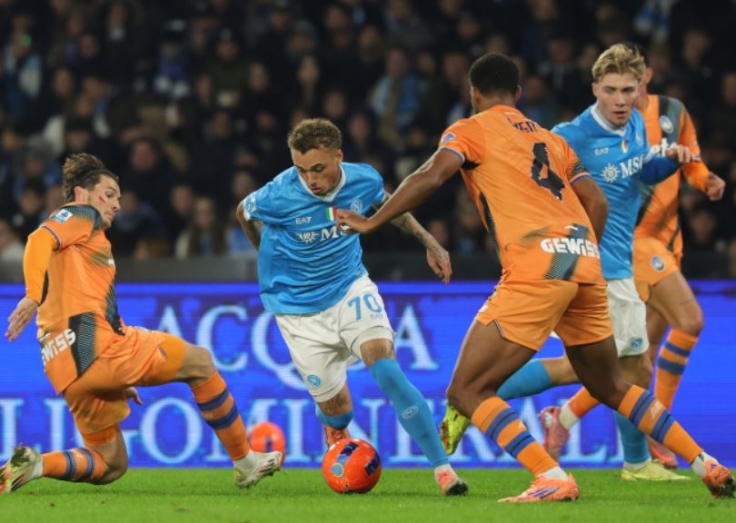 Mund ta ketë rival në play-off të Botërorit, Gjimshiti i dha “leksion” në fushë futbollistit suedez