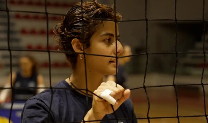 “Jam shkatërruar, ndjej sikur po humbas mendjen”- Iu nënshtrua testit të gjinisë, volejbollistja e Dinamos flet për DW: Çdo ditë në dhomën time…