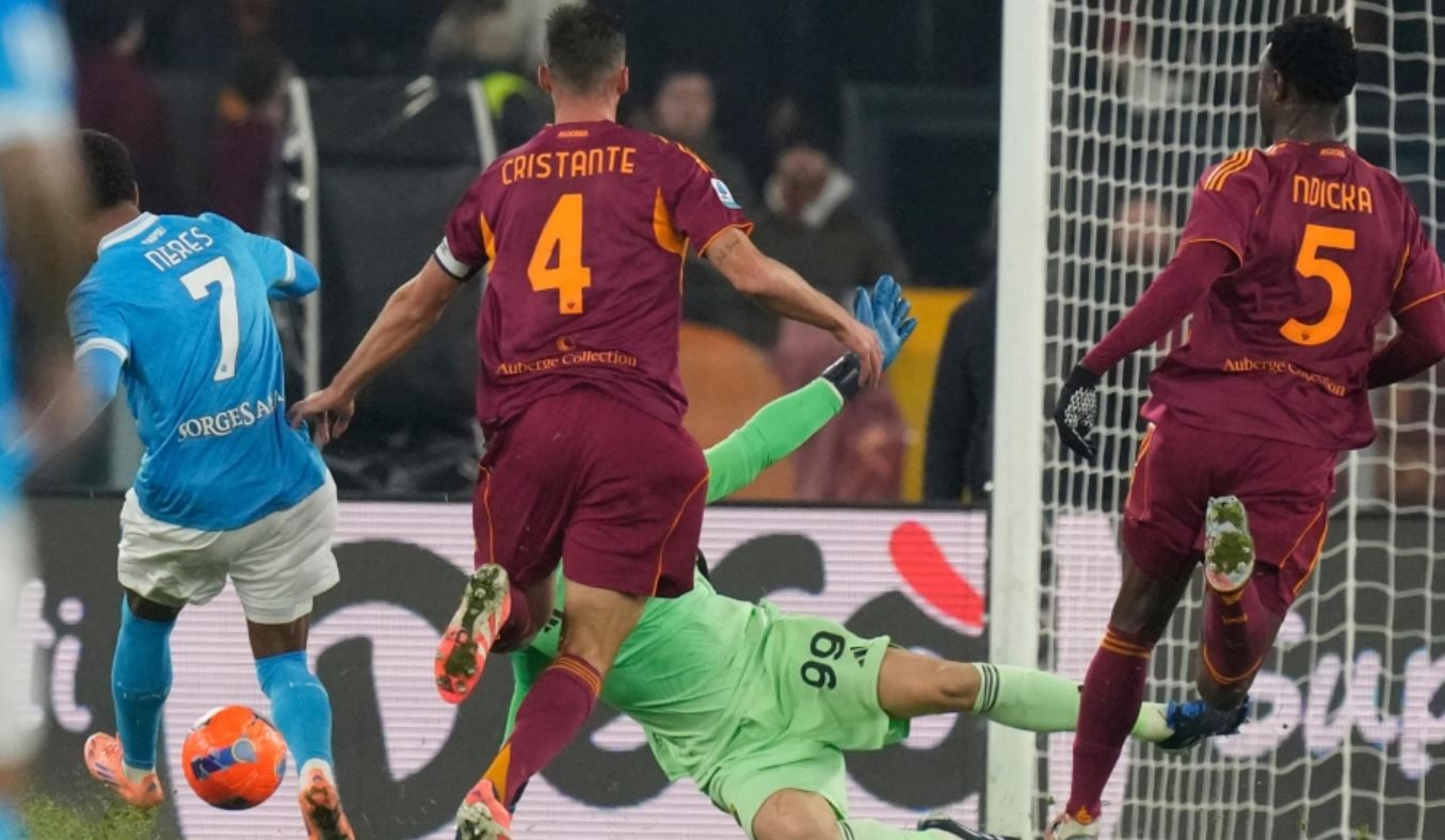 VIDEO/ Napoli e zgjidh me një kundërsulm supersfidën me Romën, i bashkohet Milanit në kreun e Serisë A