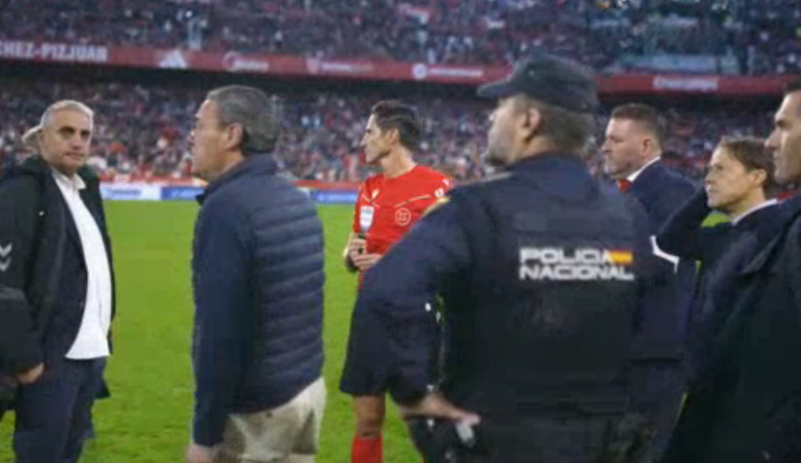 VIDEO/ Gjyqtari ndërpret derbin e zjarrtë dhe lë fushën e blertë, skena të pazakonta në La Liga. Lojtarët nuk pranojnë vendimin