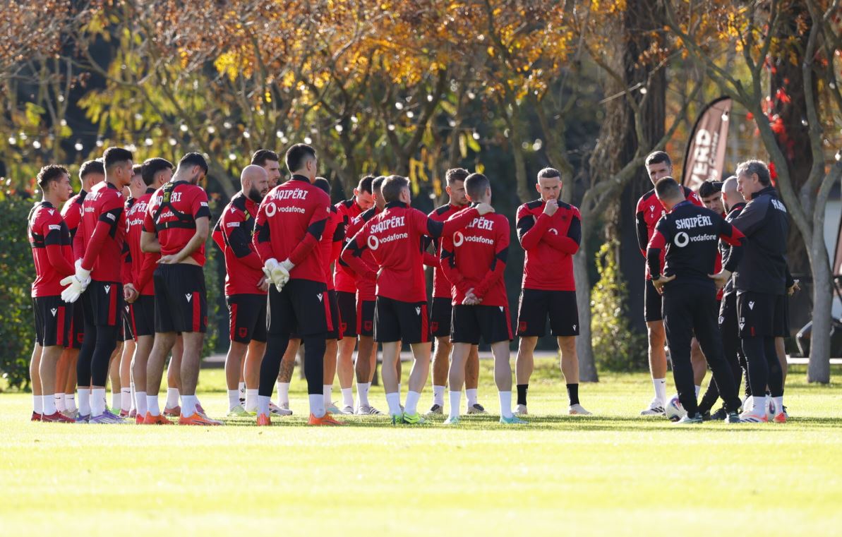 Mungesa në seancën e parë, Shqipëria nis punën në Barcelonë për hapin e parafundit drejt play-off të Botërorit