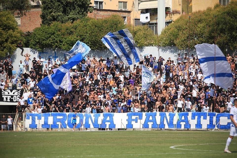 Katër humbje radhazi, tifozët e Tiranës shpërthejnë kundër klubit: Mjaft më me dështime
