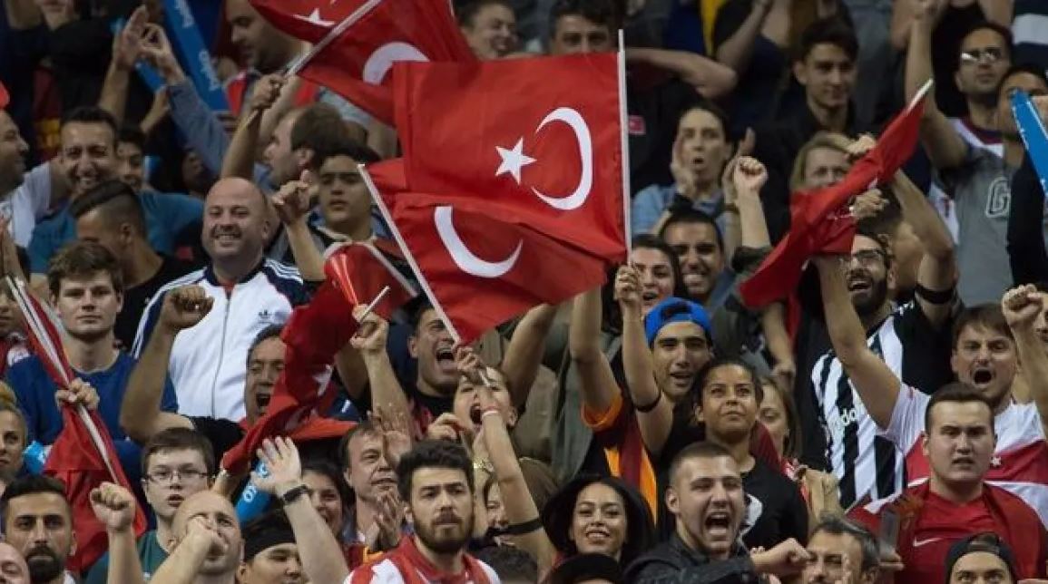 Tjetër skandal godet futbollin në Turqi, 1024 lojtarë të përfshirë në baste të paligjshme! Heton edhe FIFA, në listë emra të njohur