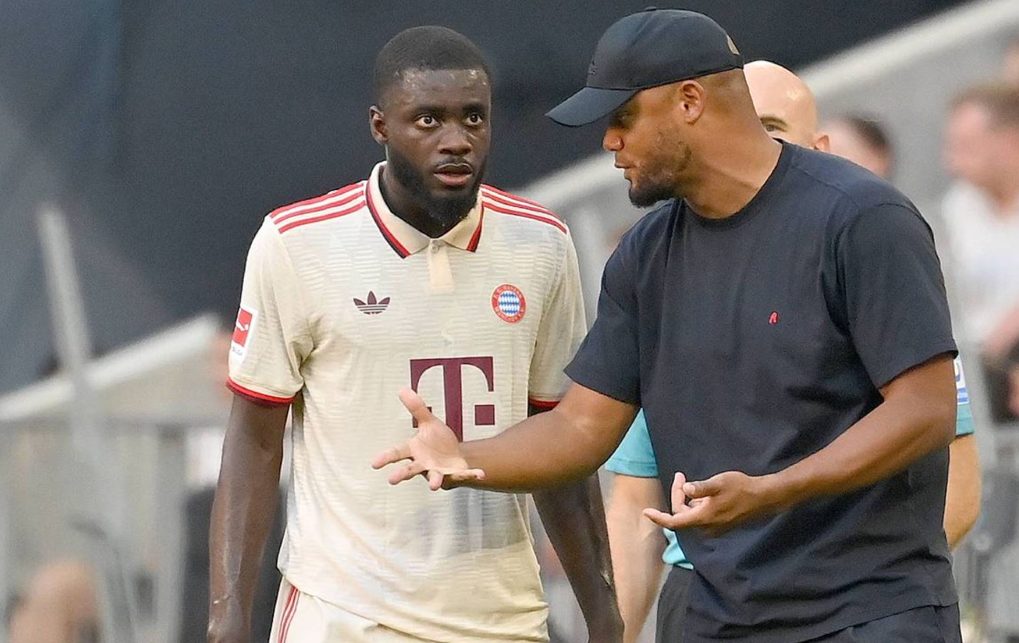 Bajerni në formë të jashtëzakonshme, Kompani sinjalizon për rinovimin e titullarit