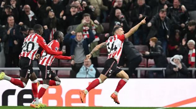VIDEO/ Lider te Sandërlendi, Granit Xhaka e bën “sefte” me skuadrën e re në Premier Ligë