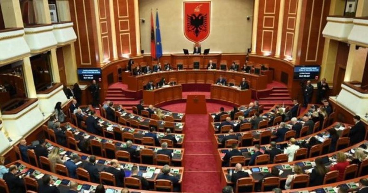 Inspektorati “zbarkon” në Parlament/ “Alo…disa deputetë po pinë cigare në Kuvend”! Bardhi e Peleshi: S’mund të na kontrollojnë! Ministrja: Janë të autorizuar