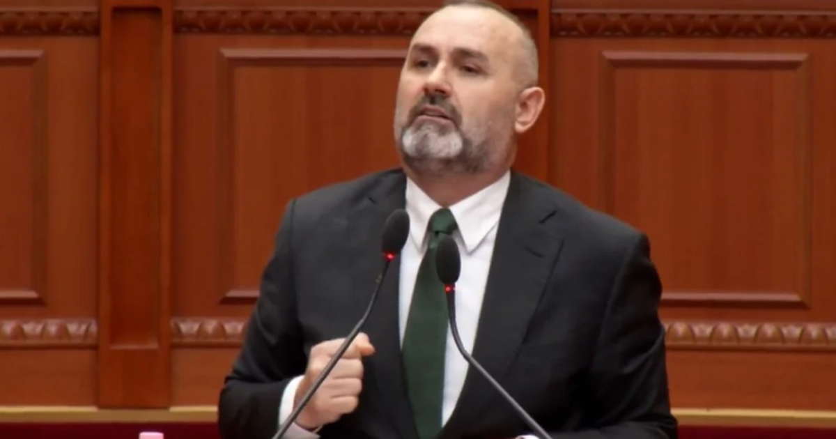 “S’e njoh lepurin e Surrelit, as ujkun e Cërrikut”! Manja ironizon opozitën: E keni kthyer Avokatin e Popullit në vend pune!