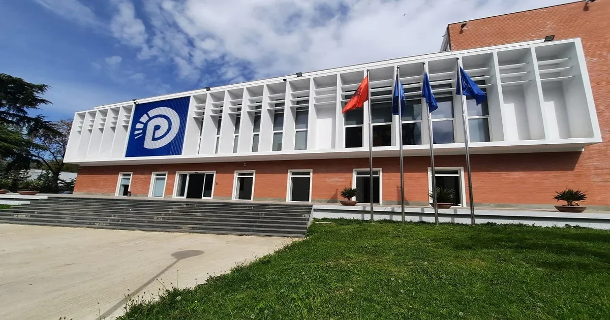 Mblidhet Kryesia e Partisë Demokratike, i pranishëm në selinë blu edhe Salianji