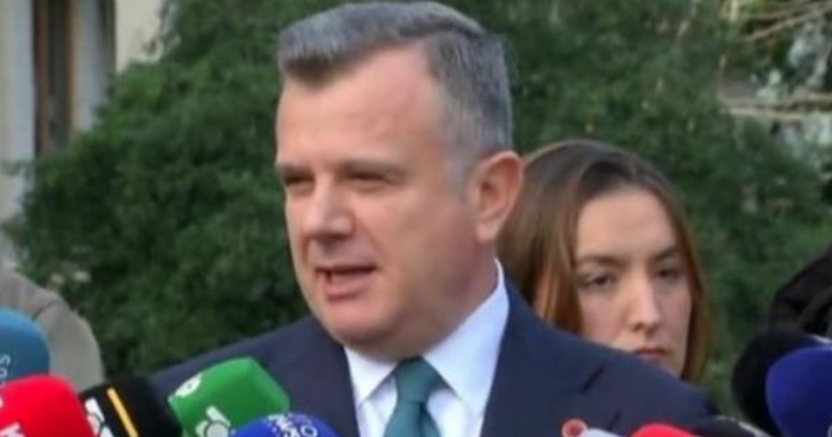 “Sa herë Kosova feston, Saliu bën një dëm në Shqipëri”, Balla ironizon PD-në: I vënë zjarrin Kuvendit, kur s’kanë…