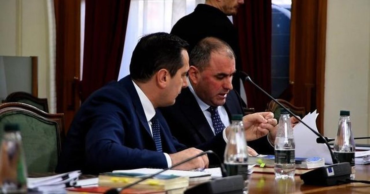 KËSHILLI/ PD kërkon shtyrjen për ditën e hënë, PS më 19 janar-Avokati i Ballukut: Dua 3 javë kohë. SPAK: Mjaftojnë 5 ditë