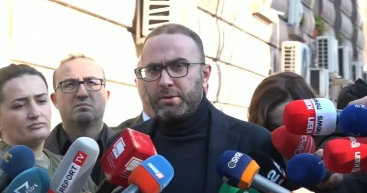 Deputetët e PD njoftuan mbledhje për imunitetin e Ballukut, e gjejnë të mbyllur derën e sallës, Bardhi: Mund të kenë fshehur Agasin në zyrë