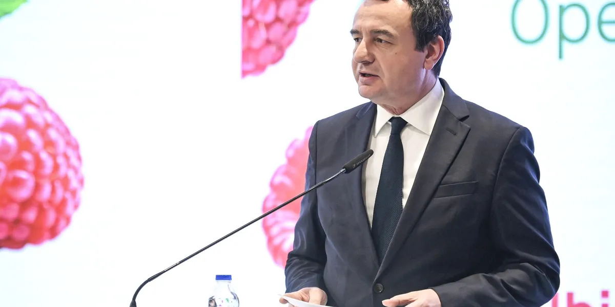 Mbi 1,000 hektarë të kultivuara me mjedra dhe 180 me boronica, Kurti: Frutat e imëta janë sektor me ambicie dhe ndikim