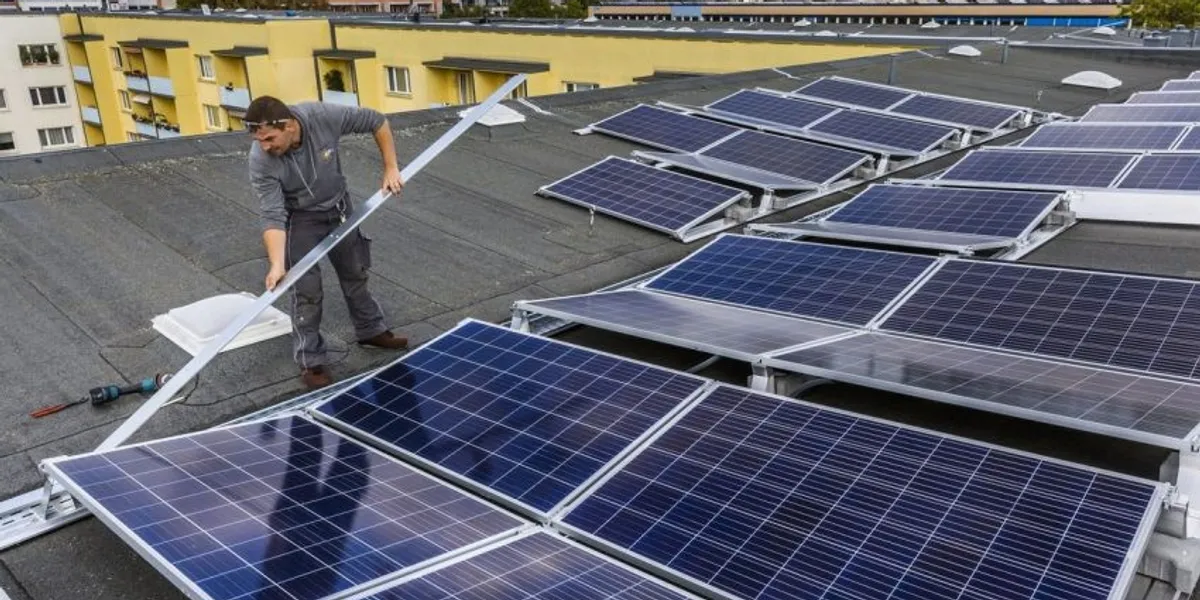 Zgjatet afati për aplikim në skemën e granteve për energji të pastër – Bizneset mund të përfitojnë deri në 25 mijë euro