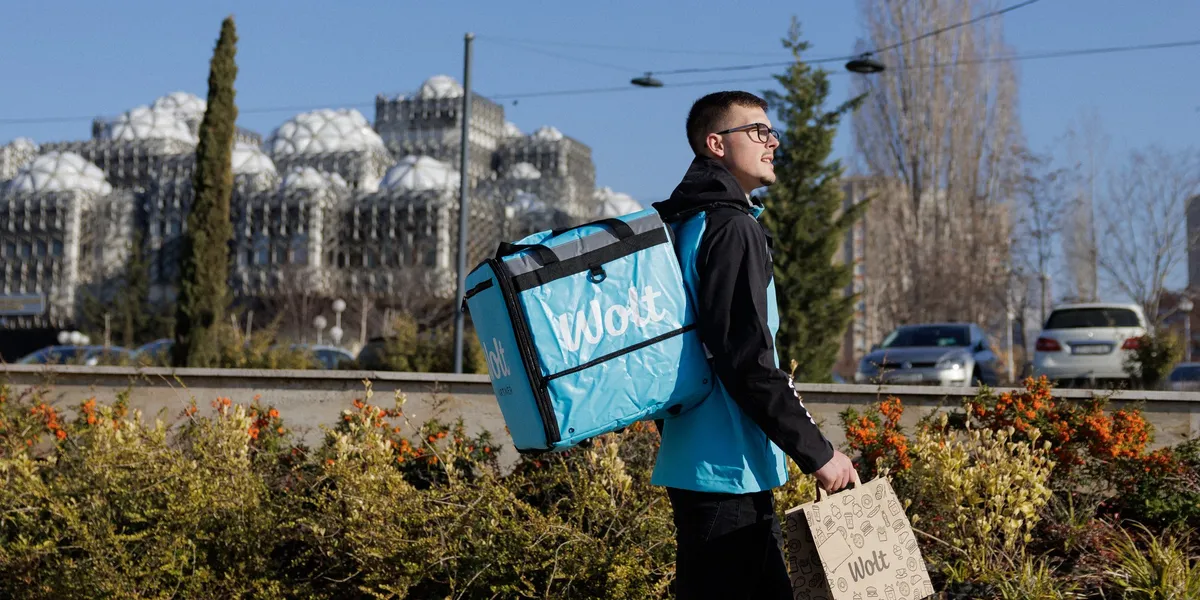 Viti i parë i Wolt në Kosovë: Dy qytete, më shumë se një mijë partnerë dhe mbështetje direkte për ekonominë lokale