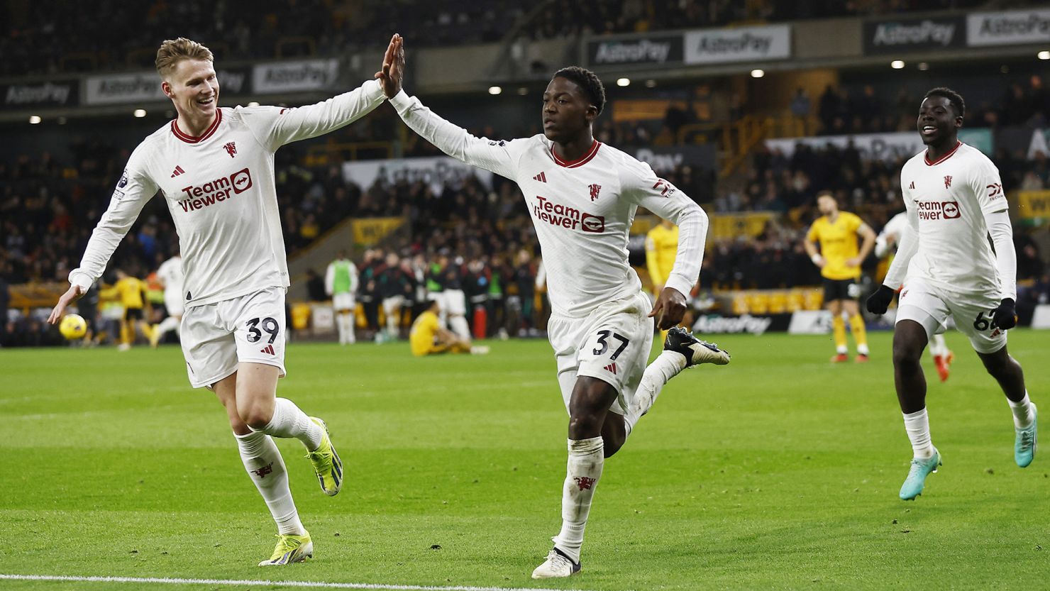 FOTO/ E pret Napoli, mesfushori anglez bëhet temë e nxehtë te Mançester Junajtid! Apeli i të vëllait në stadium: Lirojeni