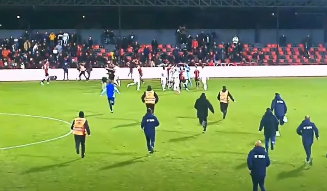 VIDEO/ Dhuna në Vlorë! Teuta publikon pamjet e rënda, zbulon si delegati i FSHF-së i detyroi: Ekipi në gjendje të rënduar dhe…