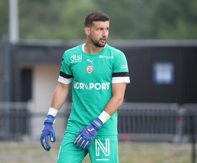 Akuzohet për përdhunimin e një vajze, portieri francez rrezikon 20 vite burg