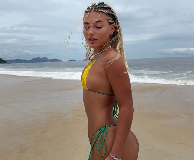 FOTO/ Kalërim, futboll dhe “OnlyFans”, modelja franceze nuk ndalet