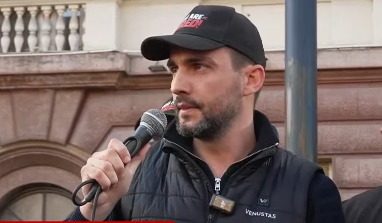 Kurti drejt fitores në Kosovë, reagon Lapaj: U ka lezet demokracia! Turp e faqe zezë që në Shqipëri ende vidhet vota