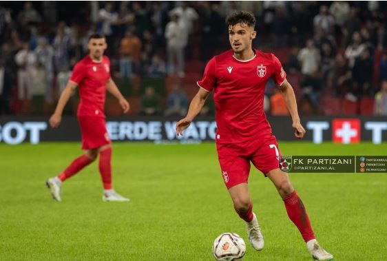 E papritur te Partizani, zbulohet arsyeja e mungesës së liderit të mesfushës