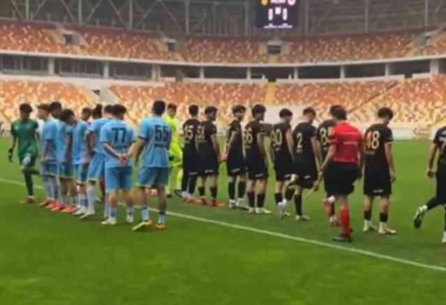 VIDEO/ E rrallë! Skandali i basteve, ekipi turk nuk plotëson numrin e lojtarëve dhe anulohet ndeshja