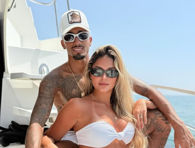 Rafinja jashtë formacionit, shpërthen partnerja: Mendoni se luan basketboll?