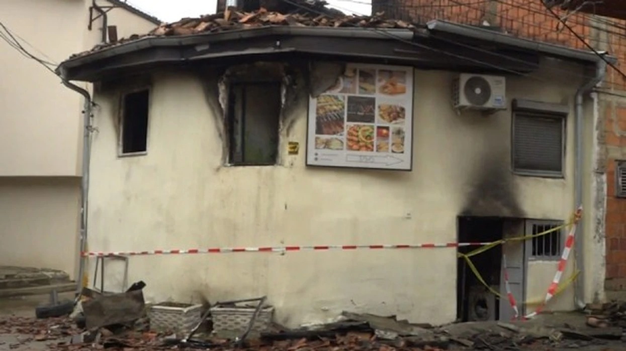 “Thyem derën, por…”- Përfshihet nga flakët një shtëpi në Prizren, humb jetën 1-vjeçari! Dëshmitarët: Tre fëmijët e tjerë i shpëtuam!
