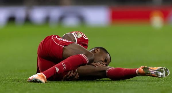 Do ishte rival i mundshëm i Shqipërisë në play-off të Botërorit, sulmuesi i njohur i nënshtrohet operacionit dhe mbyll sezonin