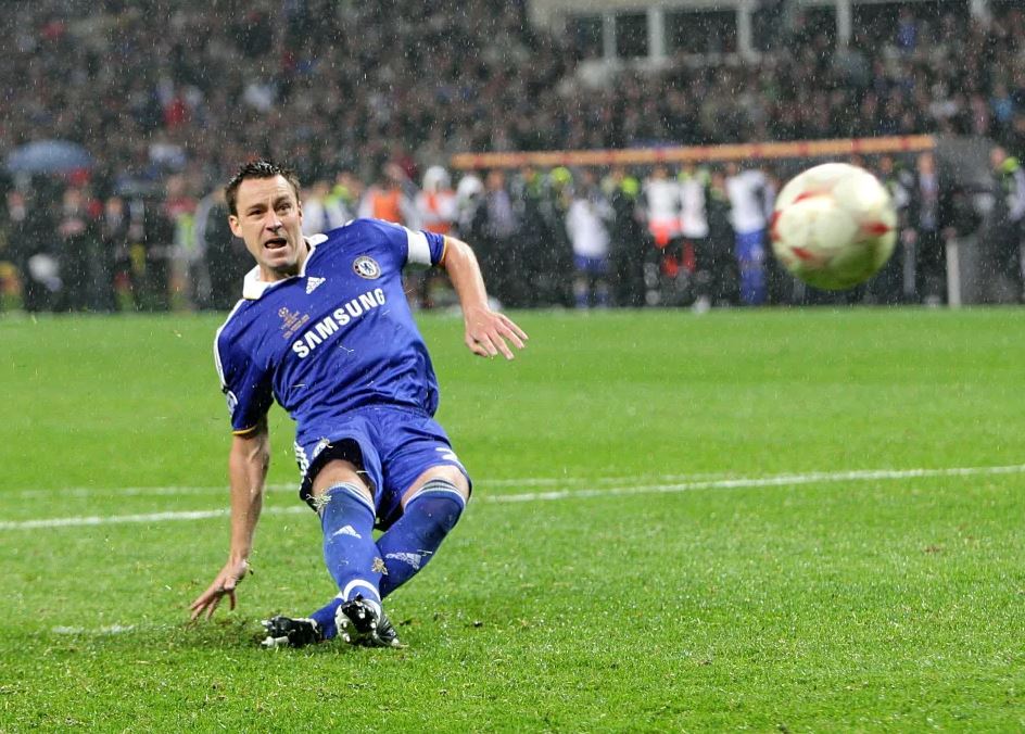 Penalltia e humbur në finalen e Ligës së Kampioneve, ylli anglez kujton mendimet e frikshme: Pashë nga dritarja e katit të 25-të