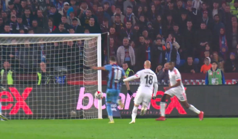 VIDEO/ Muçi mahnit tifozët! I shënon supergol Beshiktashit, fantazisti i Kombëtares shtang ish-ekipin
