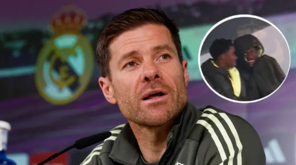 VIDEO/ Reali po humbte dhe Vinicius po qeshte në stol, vjen reagimi i Çabi Alonsos: Nuk e kam parë, ndryshe…