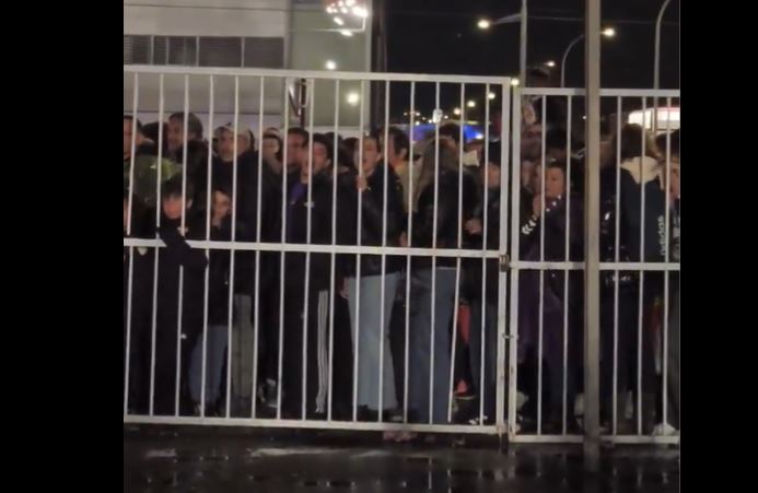 VIDEO/ Arsye e pazakontë, shtyhet me 30 minuta ndeshja e Barcelonës në Kupën e Mbretit pasi pritej një firmë