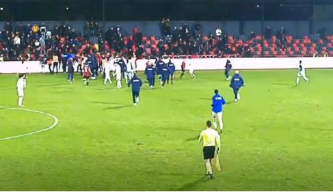 Jo vetëm dhunë në Vlorë, ndeshja Flamurtari-Teuta prodhoi dhe momente pikante!