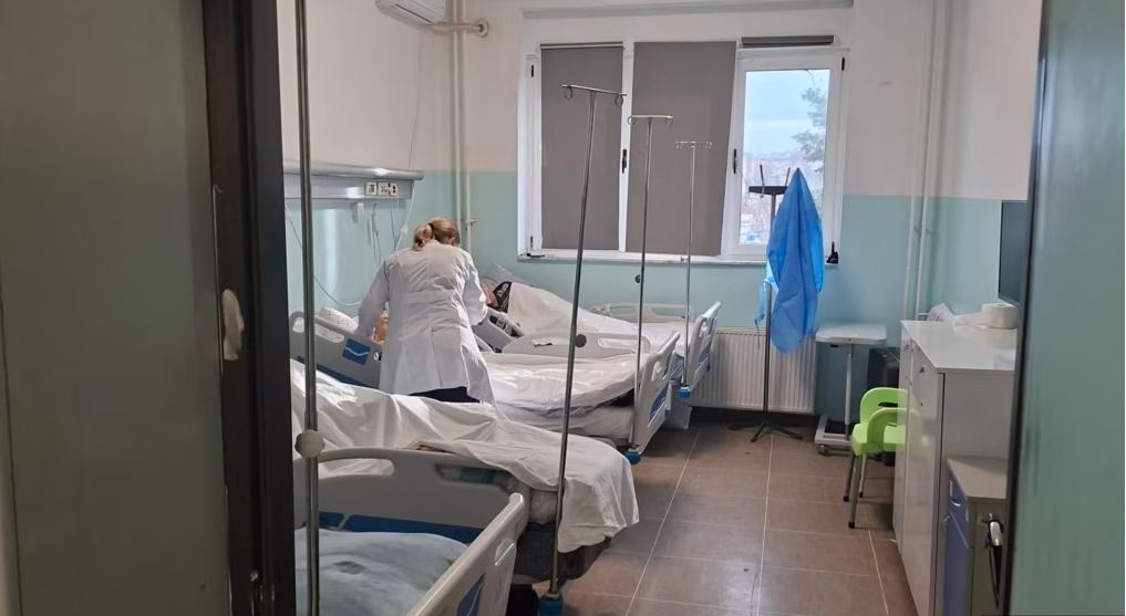 Analiza e REL: Mosrespektimi i protokolleve në Qendrën Klinike Universitare të Kosovës rrit infeksionet!