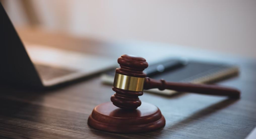 Akuzohej për krime lufte në Kosovë, serbi dënohet me 10 vite burg!