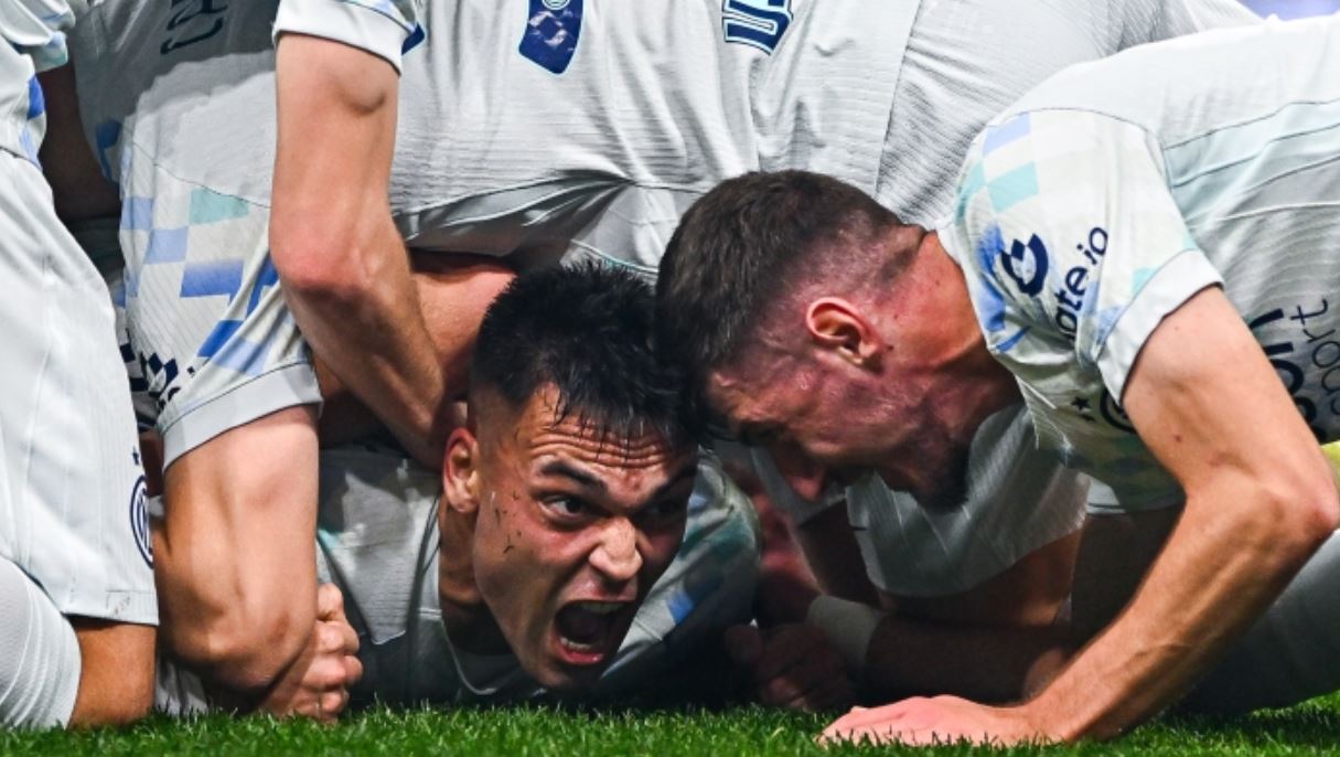 VIDEO/ Interi përfiton nga gafat e Milanit dhe Napolit, triumfon në transfertë dhe merr kreun e Serisë A