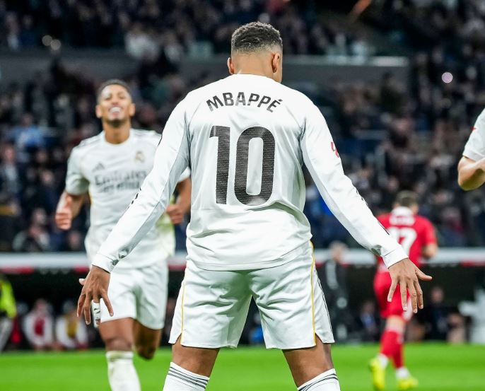 VIDEO/ Barazoi rekordin e tij dhe festoi si ai, Mbape ia dedikon arritjen Ronaldos: Idhulli im, kur isha një djalë i vogël ëndërroja që…