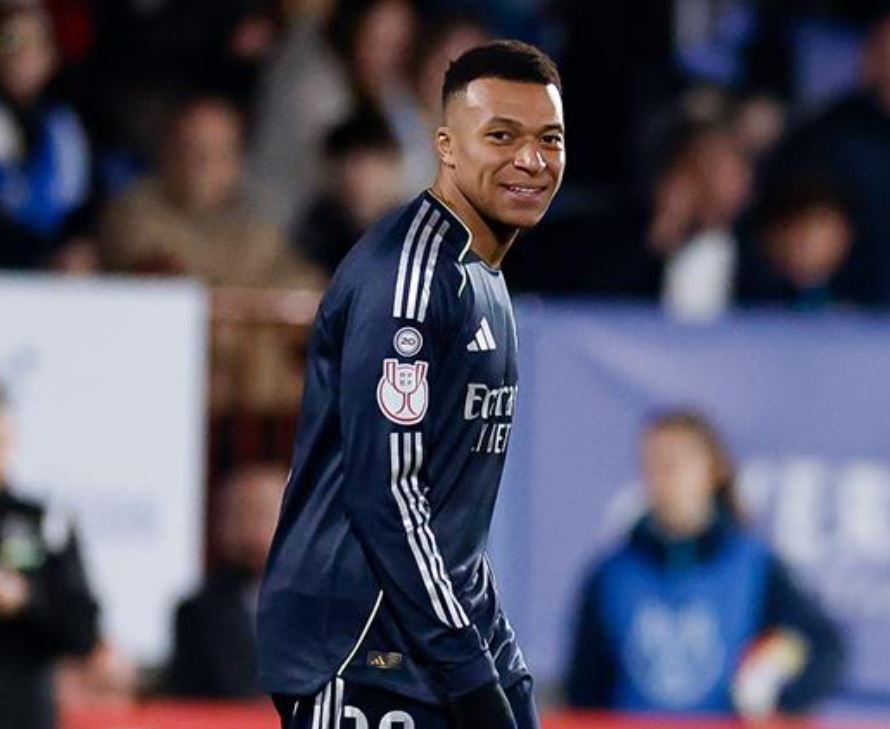 Dritë-hijet e çmimit “The Best 2025”/ Mbape i treti në botë, francezi nuk përfshihet në formacionin më të mirë