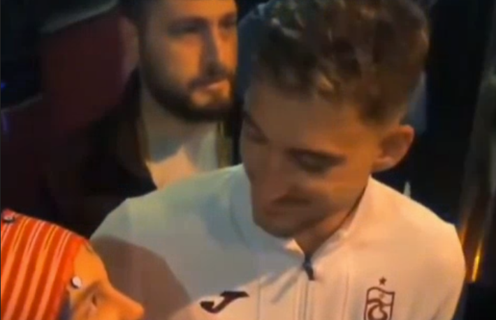 VIDEO/ Tifozja i kërkon Muçit që të ndryshojë mendje, dramë te Beshiktashi para sfidës me Trabzonsporin